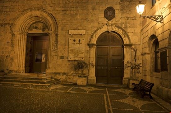 Il centro storico Isernia Paolo Bona / Shutterstock, Inc. Paolo Bona / Shutterstock, Inc.