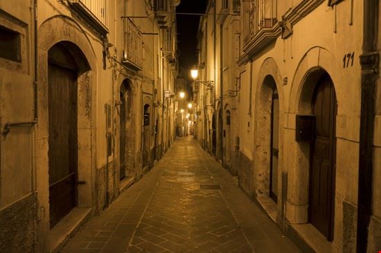 Il centro storico Isernia Paolo Bona / Shutterstock, Inc. Paolo Bona / Shutterstock, Inc.