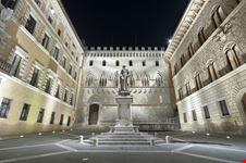 siena piazza salimbeni