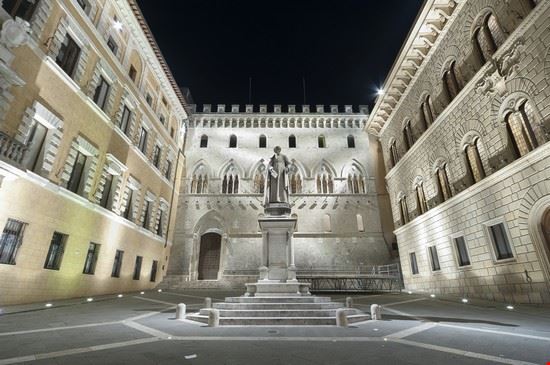 Salimbeni Square Siena Lee Yiu Tung - Shutterstock Lee Yiu Tung