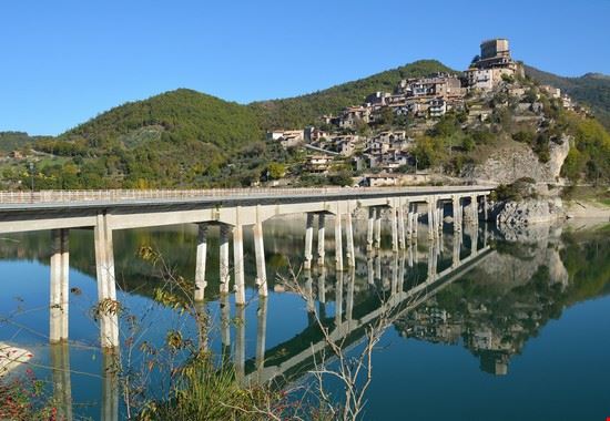 Lago del Turano Lago del Turano ValerioMei - Shutterstock ValerioMei
