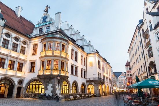 Birreria Hofbrauhaus Monaco tichr / Shutterstock.com tichr / Shutterstock.com
