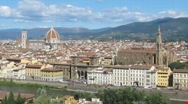 due edifici religiosi ed un edificio culturale firenze