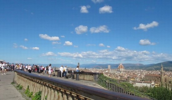 Gli edifici e Piazzale Michelangelo