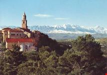 Scorcio panoramico e sullo sfondo il Gran Sasso d'Italia