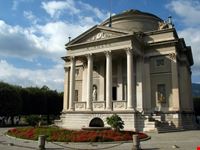 como alessandro volta mausoleum