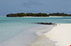 male maldivian island coast