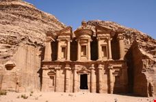 petra eneter the rocky city