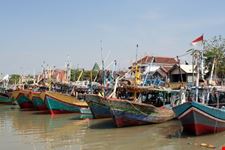 surabaya traditional fish boat