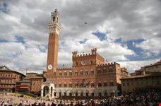 siena palazzo pubblico piazza del campo