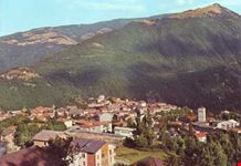 Veduta del paese e della montagna