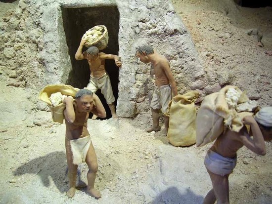 la "vucca" (l'imbocco) della zolfara