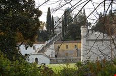 La scalinata di Villa Selvatico