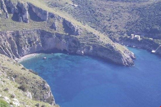Trekking a Sorrento  Visione dall'alto della Baia di Jeranto, Sorrento.  camilla formisano camilla formisano