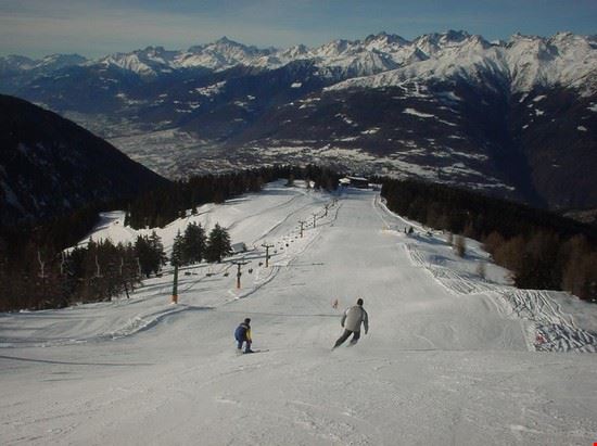  Ecco un'immagine della parte alta della Magnolta, intorno ai 2000 m. Sole, panorama stupendo, ampia e bella pista accessibile a tutti. Più giù le cose cambiano, ma per chi non se la sente di affrontare la nera c'è il nuovo collegamento incrociato con il Palabione! Antonio Stefanini Antonio Stefanini