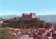 Veduta del centro abitato e del castello
