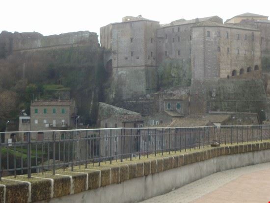 Il paese che sembra sgretolarsi Sorano LAVINIA BERTI LAVINIA BERTI