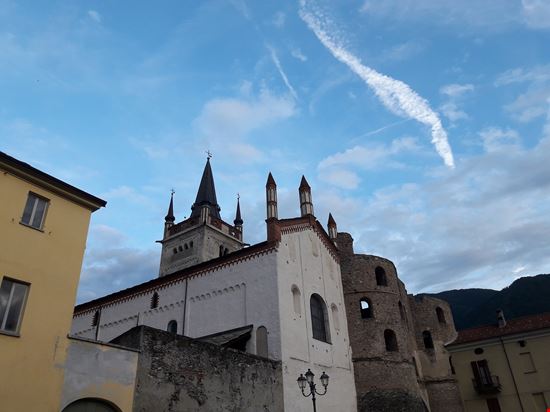 Facciata della Cattedrale di San Giusto e Porta Savoia Susa  