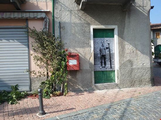 Museo delle cose perdute Gli abitanti con gli oggetti in un museo aperto 24h su 24 foto Francesca Gilardoni 