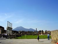 Il Foro e il Vesuvio sullo sfondo