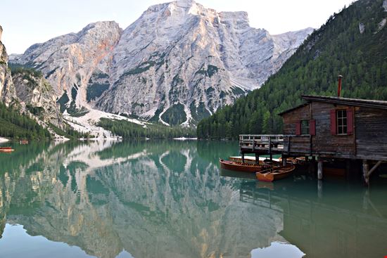 Uno dei posti più belli al mondo Tramonto al lago di Braies  