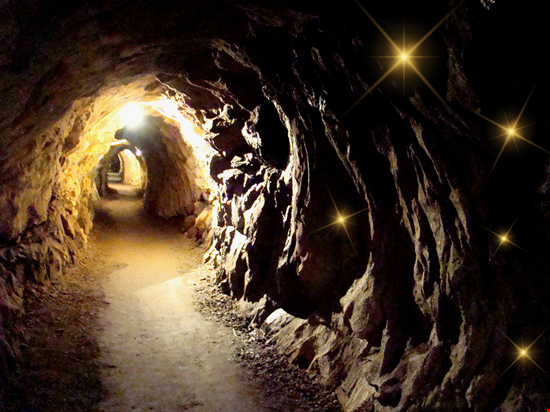 La ricerca delle pepite d'oro nella Miniera d'oro della Guia Dal 18 novembre al 17 dicembre grande evento natalizio. Info su www.grottadibabbonatale.it/macugnaga Grotta di Babbo Natale 
