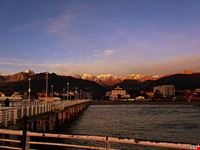 Massa vista dal mare al tramonto