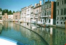 rimini un giro in gondola tra i canali di venezia
