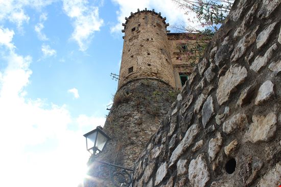 1620px-Castello_Baronale_(Fasanella) 1620px-Castello_Baronale_(Fasanella)  