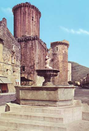 Fontana di Piazza dell'Unità d'Italia e Castello Baronale