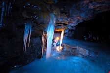 interno di una grotta dell'Etna