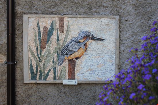 Mosaico Passerotto Mosaico realizzato da una studentessa dell'Accademia delle Belle Arti di Brescia Santa Giulia Accademia delle belle arti di Brescia Santa Giulia 