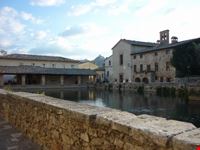 la vasca e la chiesa