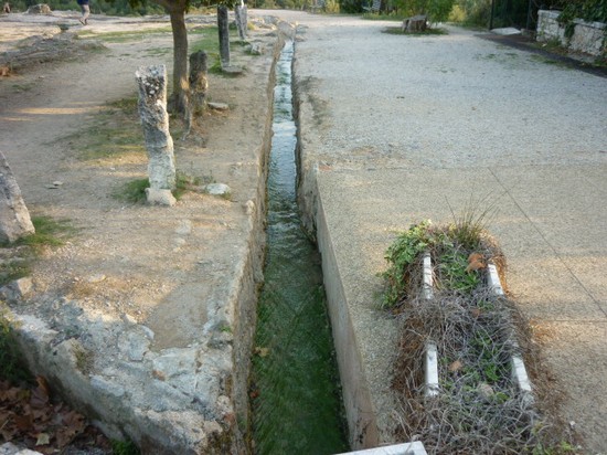 scavi esterni e ruscelli di acqua termale
