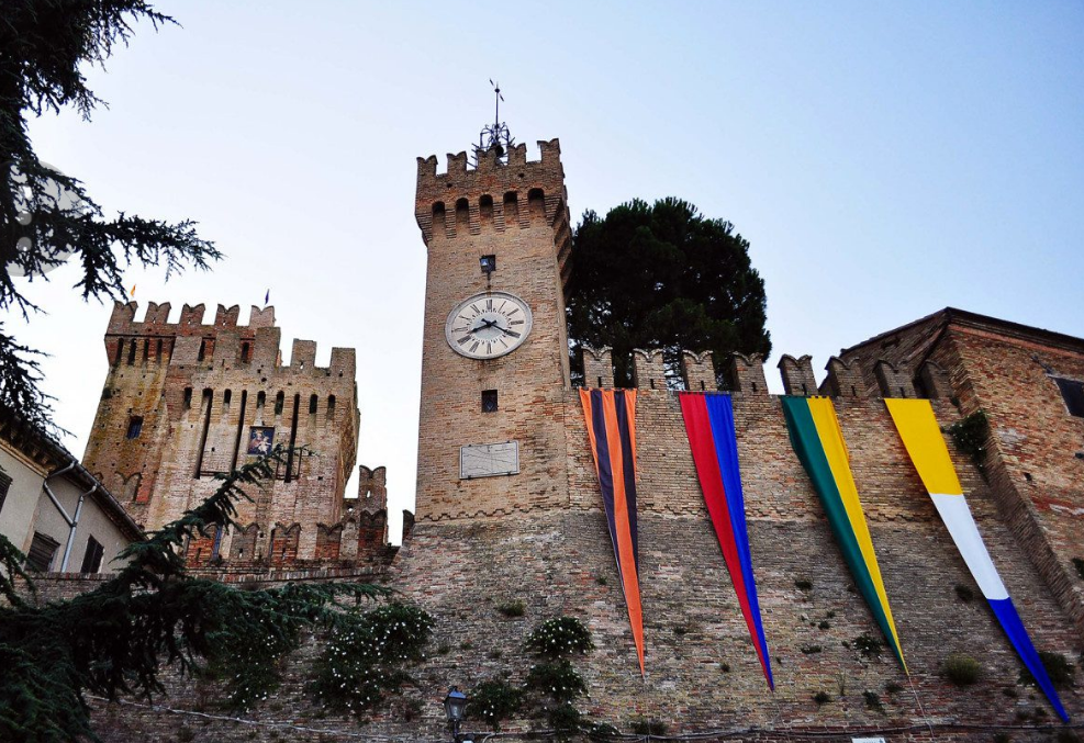 La torre dell'orologio e la Rocca