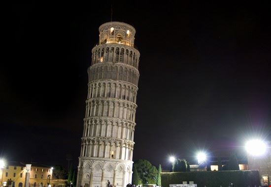 Torre di Pisa - Fonte: franckreporter - ©Shutterstock - franckreporter - ©Shutterstock - franckreporter - ©Shutterstock