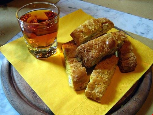 Alla scoperta di Firenze! - tipici biscotti fiorentini da gustare inzuppati nel vin santo, un vino liquoroso che si versa in piccoli bicchieri! - Rosalinda  Amodio - Rosalinda  Amodio