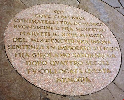 Alla scoperta di Firenze! La placca che ricorda il punto dove fra Girolamo Savonarola fu arso sul rogo, Piazza della Signoria, Firenze. Rosalinda  Amodio Rosalinda  Amodio