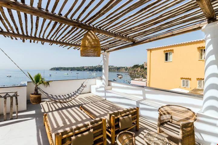 Spiagge Procida: le più belle da scoprire per l'estate 2022 - PaesiOnLine