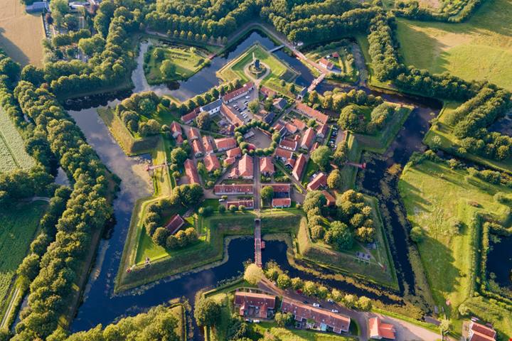 Vista dall'alto ha la forma di una stella: la città-fortezza stellata è uno dei posti più geometrici d'Europa