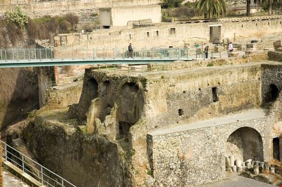  Fonte: Pierdelune - ©Shutterstock Pierdelune - ©Shutterstock Pierdelune - ©Shutterstock