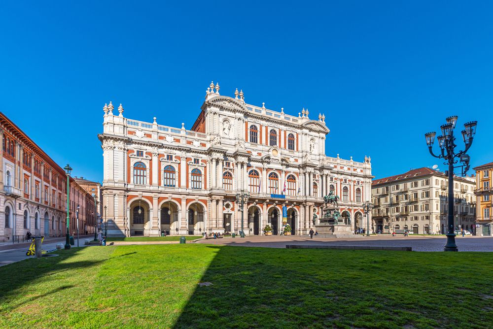 Dal Valentino a Stupinigi: in Piemonte ci sono delle residenze sabaude che sembrano castelli usciti da una favola