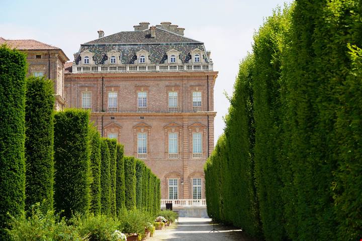 Dal Valentino a Stupinigi: in Piemonte ci sono delle residenze sabaude che sembrano castelli usciti da una favola
