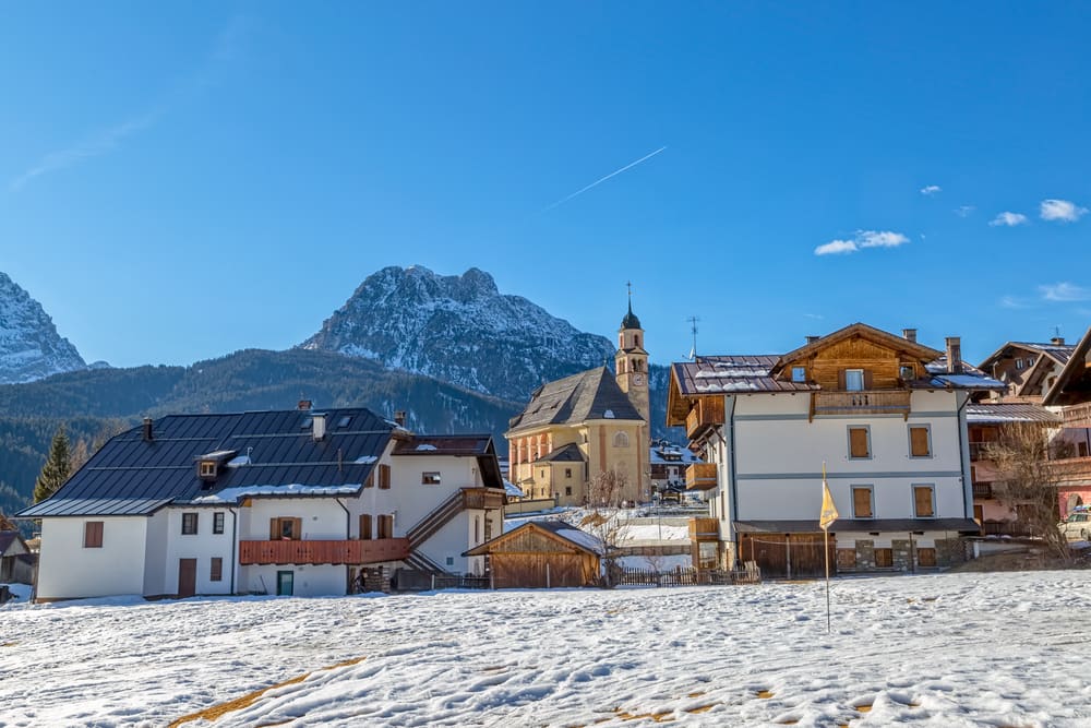 Borghi alpini da visitare in inverno_603370802