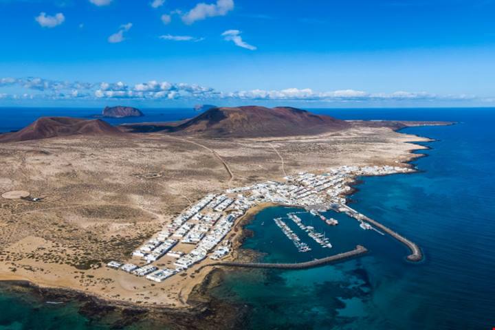 L’isola La Graciosa, la più piccola delle Canarie e la riserva naturale più grande d’Europa a pochi passi dall’Italia | PaesiOnLine