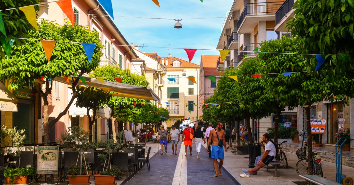 La Riviera dei Fiori: ecco dove la mimosa cresce spontanea e crea uno spettacolo unico | PaesiOnLine