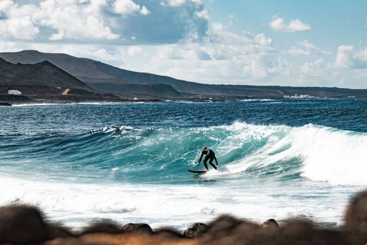 Lanzarote, il paesaggio lunare delle Canarie dove il mare incontra la potenza dei vulcani | PaesiOnLine