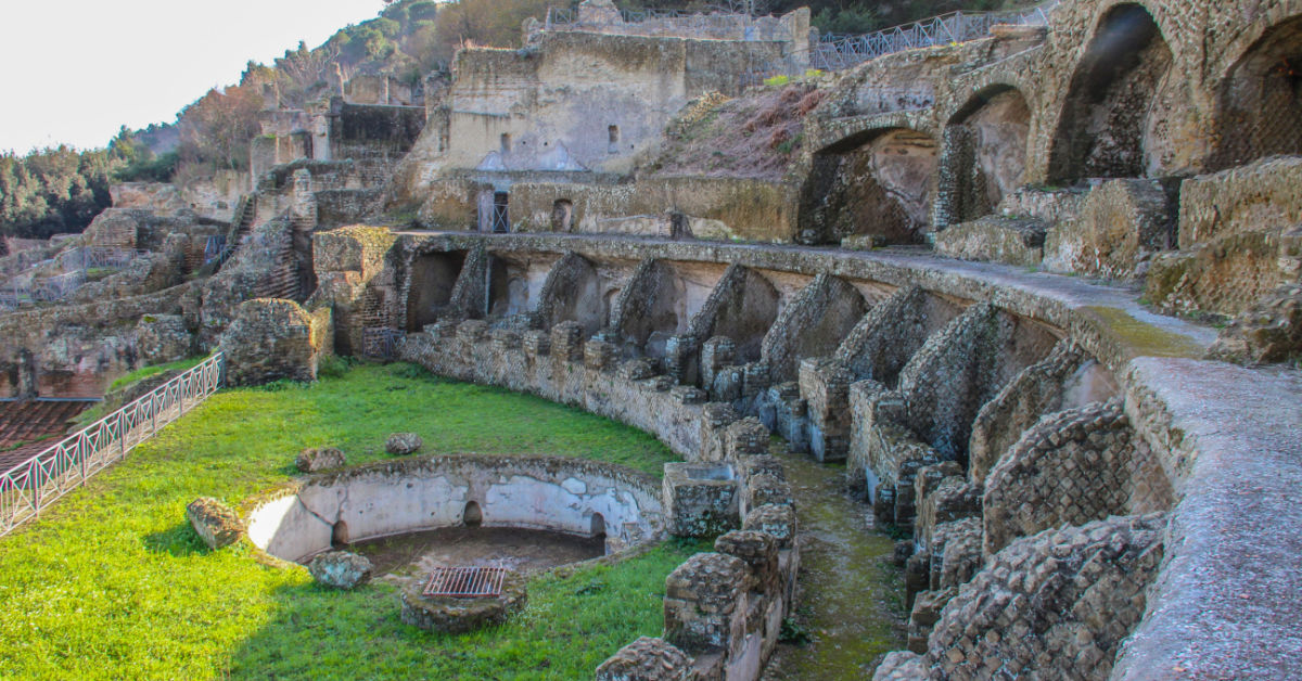 Vicino Napoli esiste un luogo misterioso dove la leggenda diventa realtà | PaesiOnLinee 