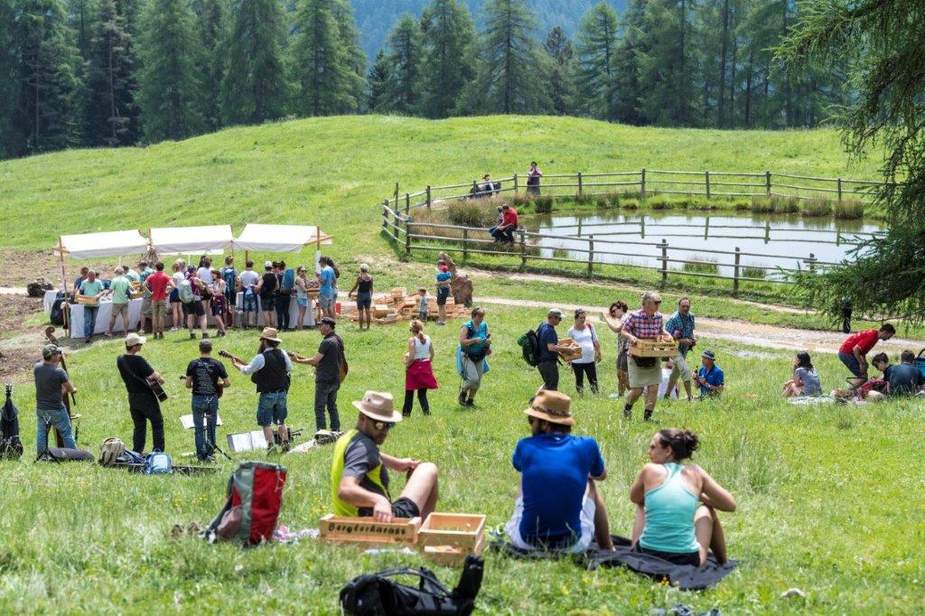 Primavera sull'Alpe di Siusi, l'altopiano più grande d'Europa