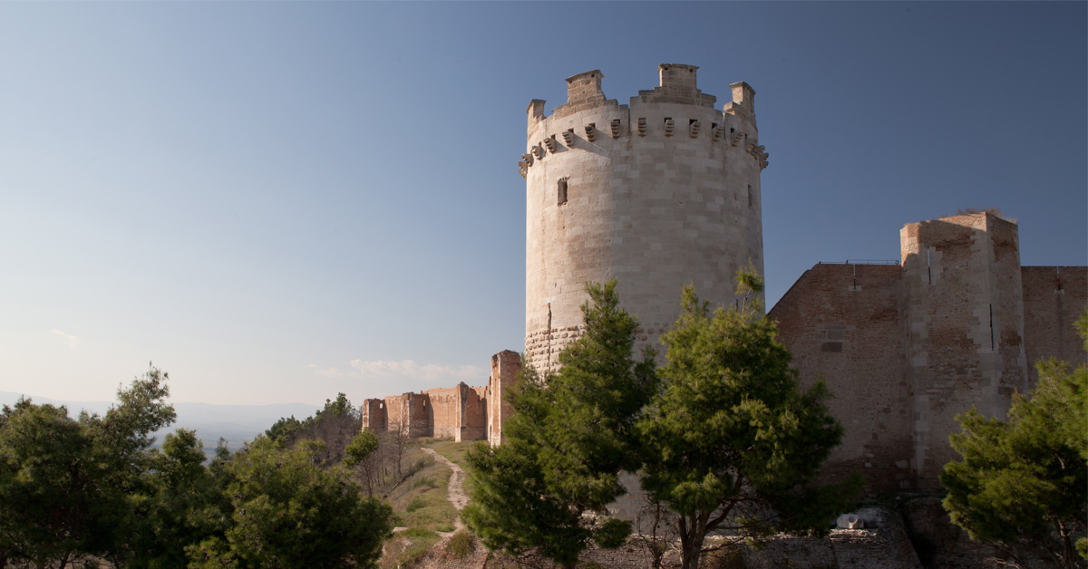 Esplora la Storia dei Castelli dei Monti Dauni in Puglia